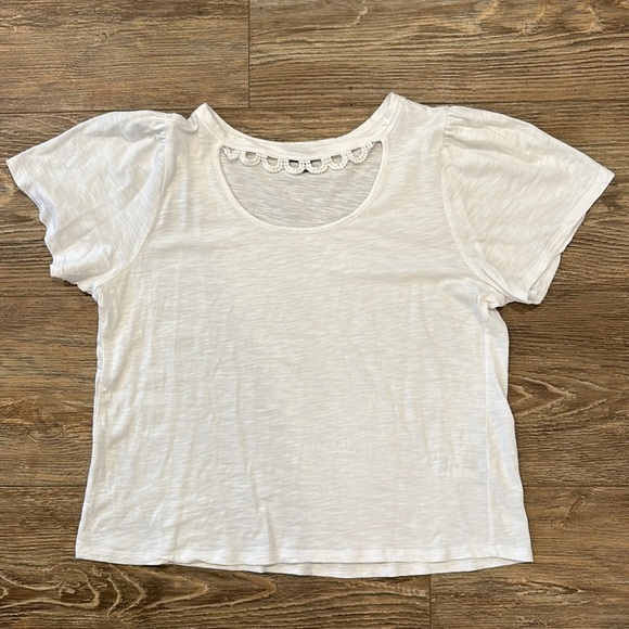 Democracy Women's Medium White T-Shirt with Flutter Sleeves Necklace Cutout - Picture 1 of 9
